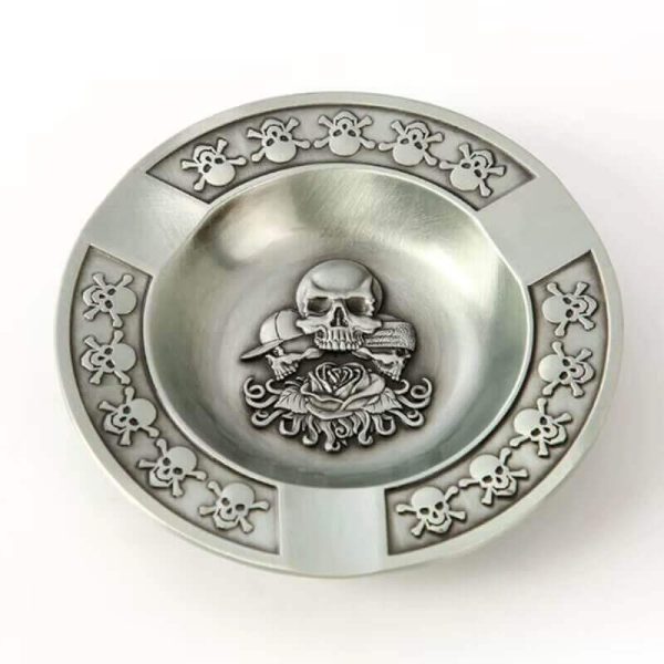 Aschenbecher mit Totenkopf