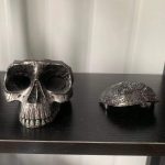 Totenkopf Aschenbecher mit Deckel