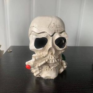 Totenkopf Aschenbecher mit Deckel weiß